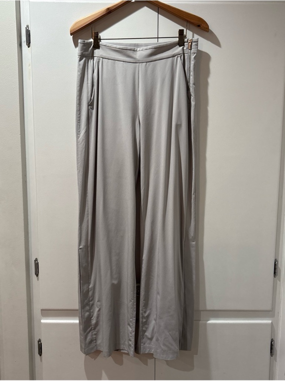 Athleta Women Light Gray Pull-On Wide Leg Pants 6